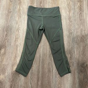 Vie Active Green Cropped Leggings